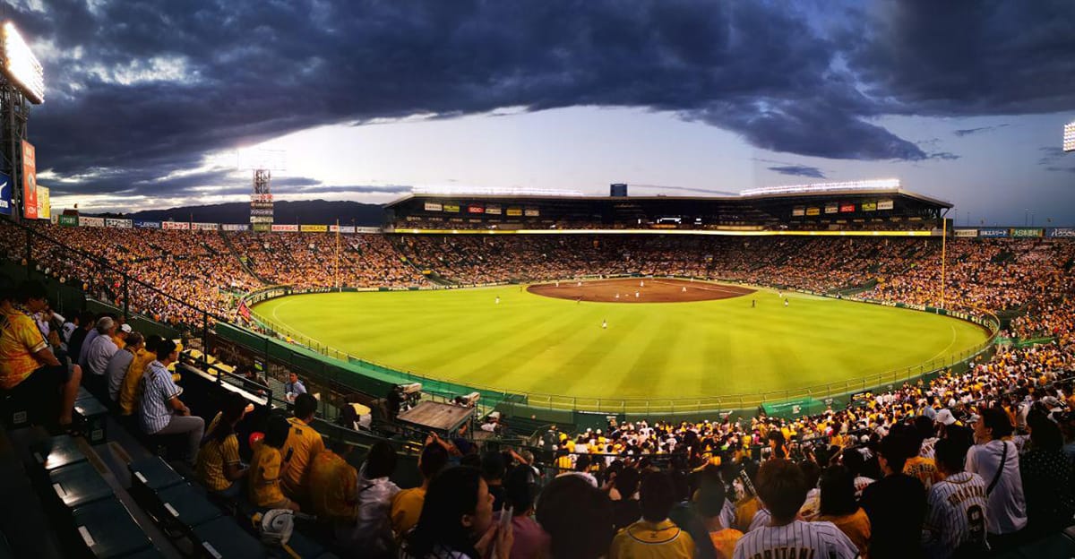 Kuva Hanshin Tigers vs. Yakult Swallows baseball-ottelusta.