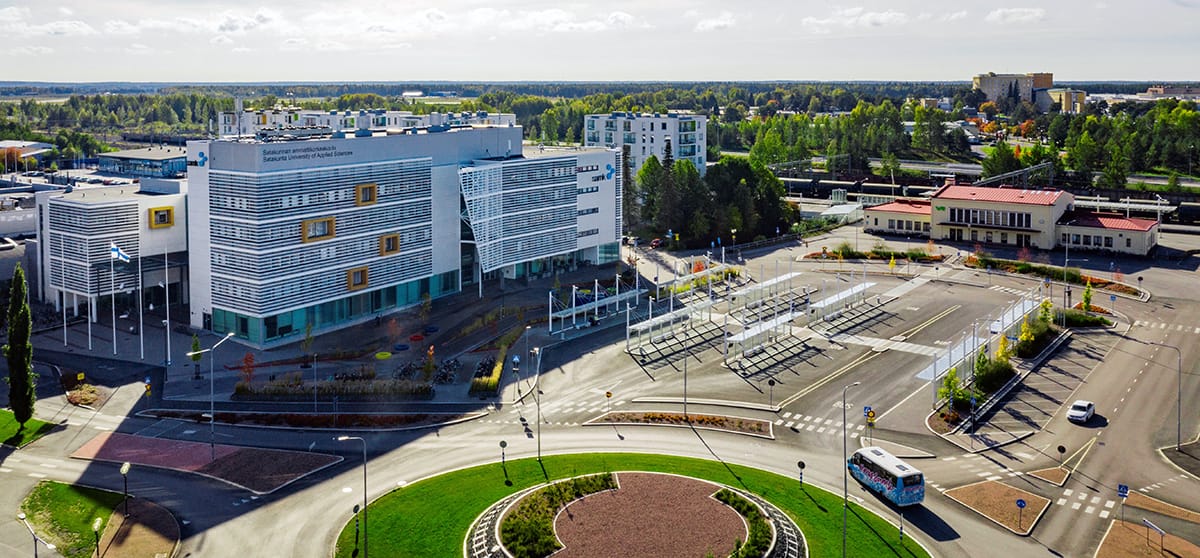 SAMKin Porin kampus ylhäältä päin kuvattuna./ SAMK Pori Campus seen from above.