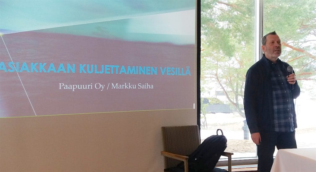 Yrittäjä Markku Saihan mukaan asiakkaiden kuljettamiseen vesillä liittyy useita eri säädöksiä.
