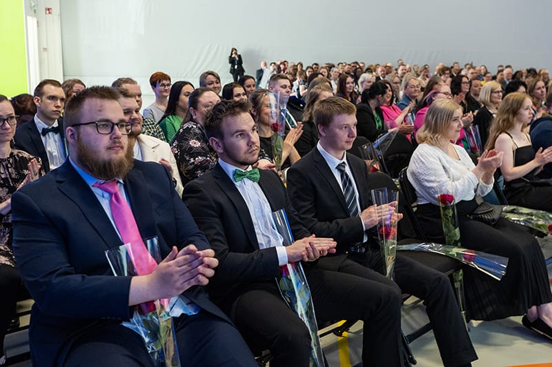 Publiikki yleisöä