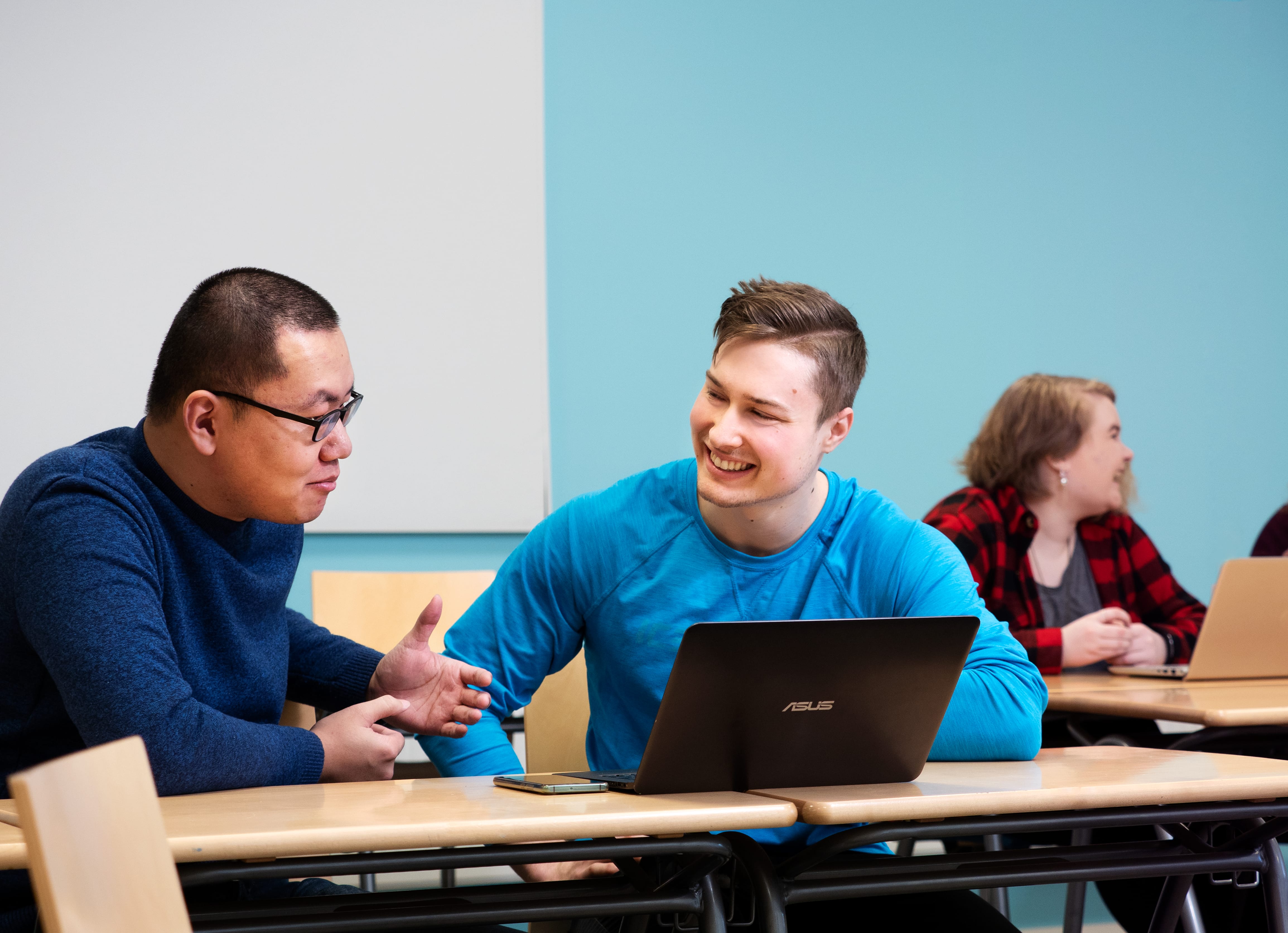 SAMK students studying in a classroom.