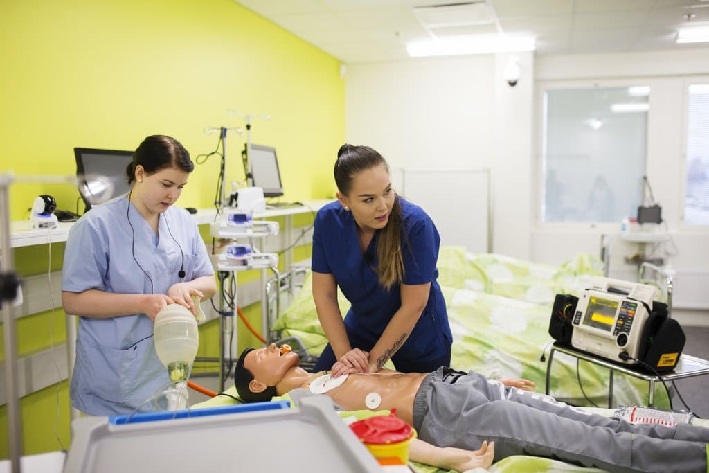 SAMK nursing students in simulation